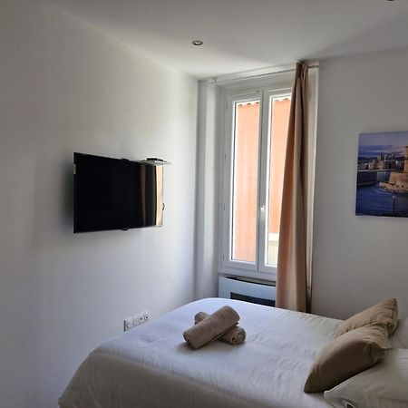 Appartement Tout Confort A 2 Pas Du Centre Ville オーバーニュ エクステリア 写真