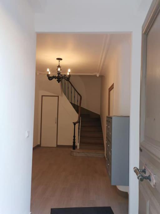 Appartement Tout Confort A 2 Pas Du Centre Ville オーバーニュ エクステリア 写真