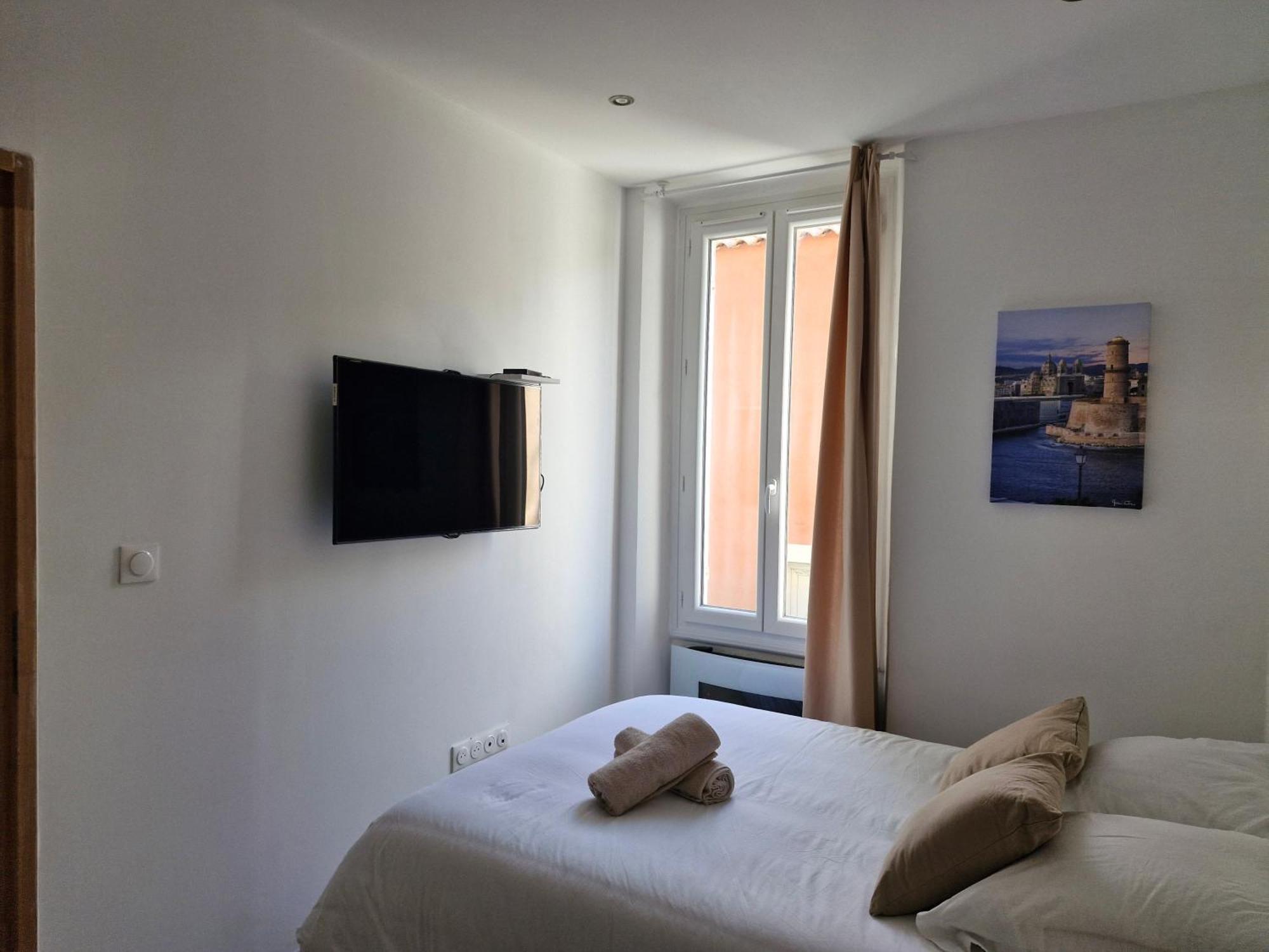 Appartement Tout Confort A 2 Pas Du Centre Ville オーバーニュ エクステリア 写真