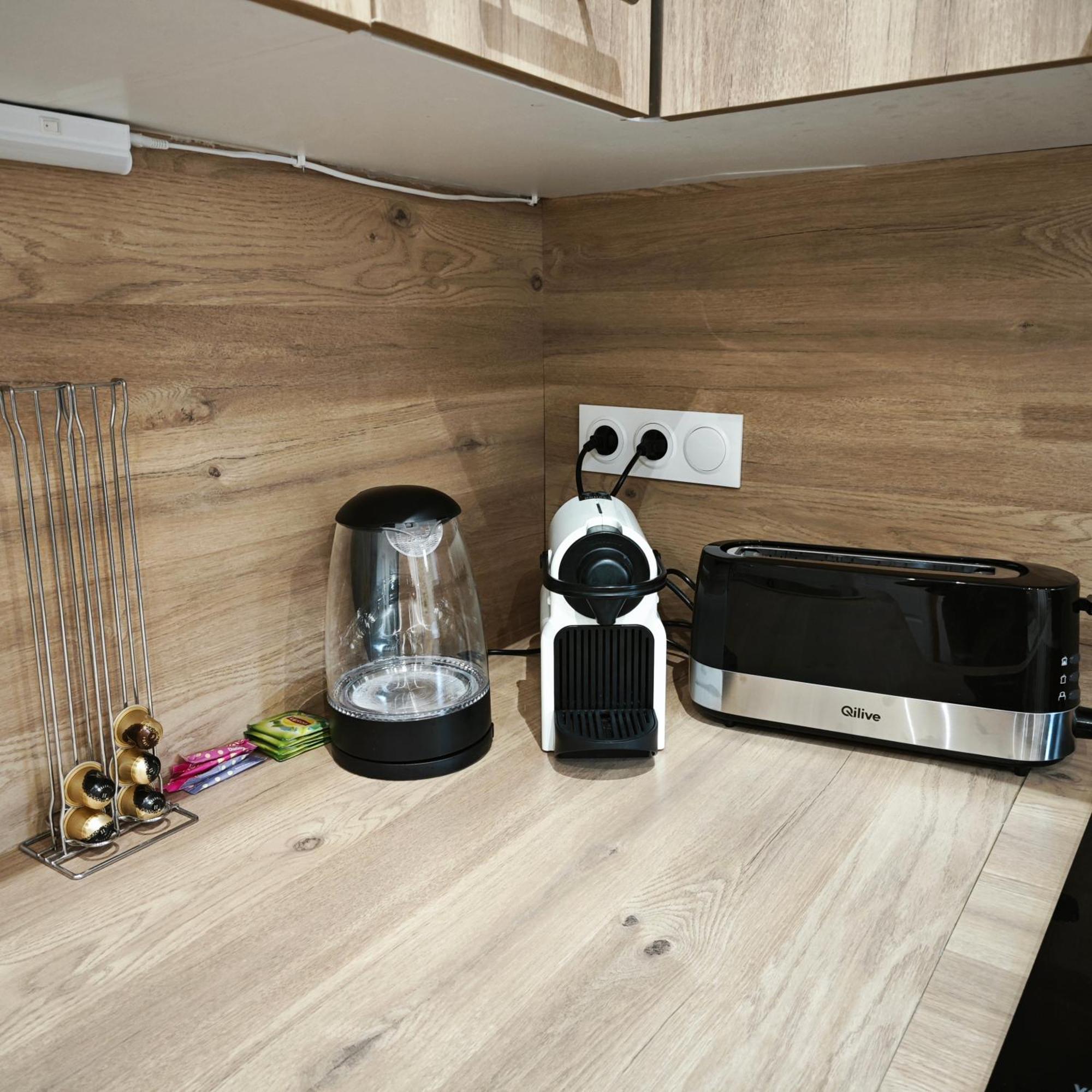 Appartement Tout Confort A 2 Pas Du Centre Ville オーバーニュ エクステリア 写真
