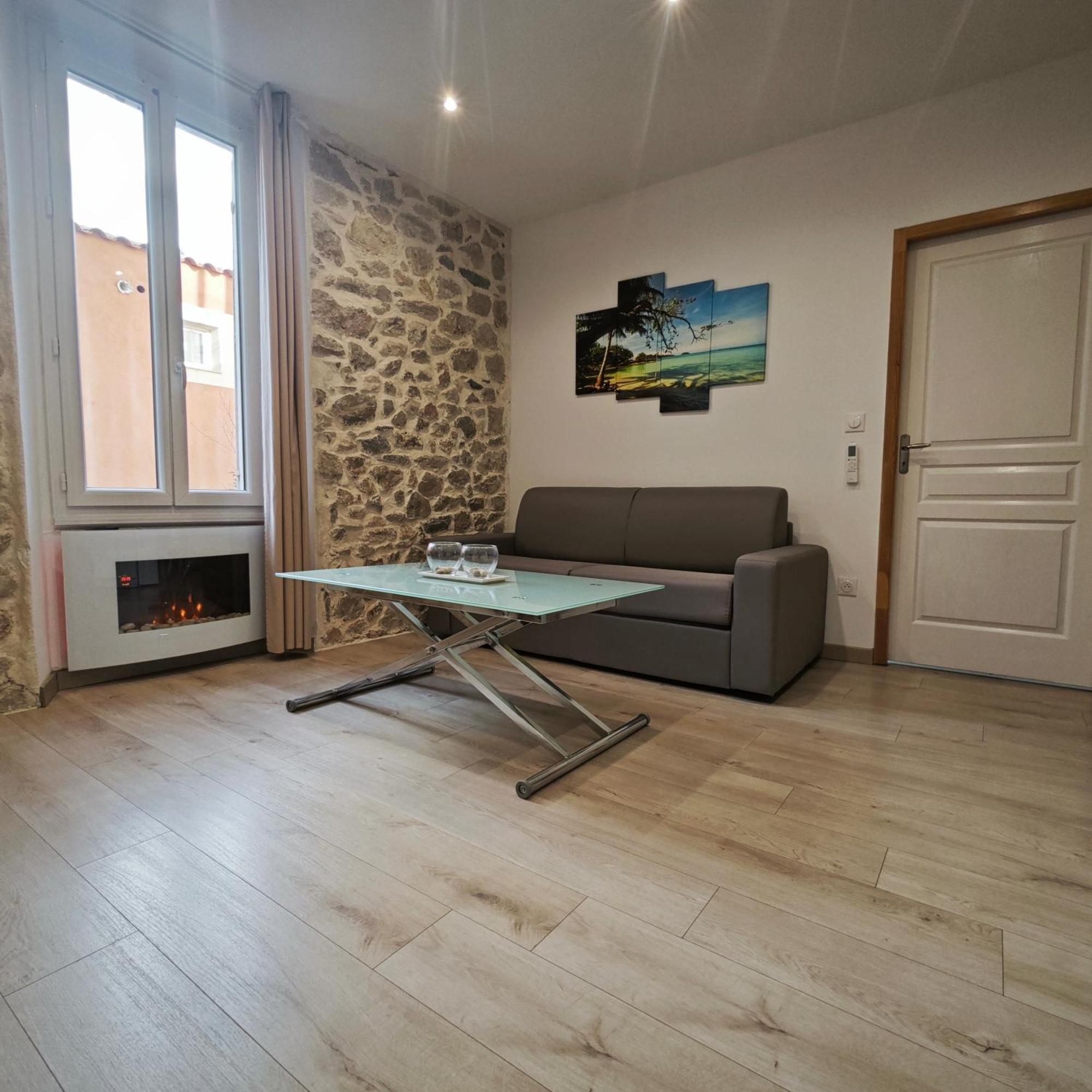 Appartement Tout Confort A 2 Pas Du Centre Ville オーバーニュ エクステリア 写真